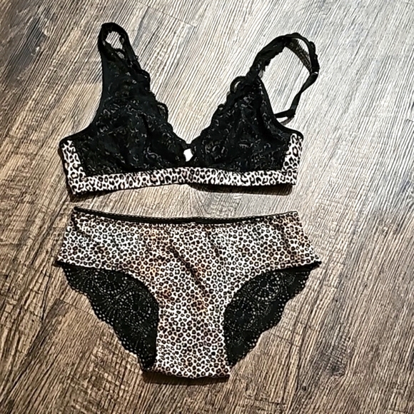 Victoria's secret pink no wire bra.S with matching panties Small - Picture 1 of 5